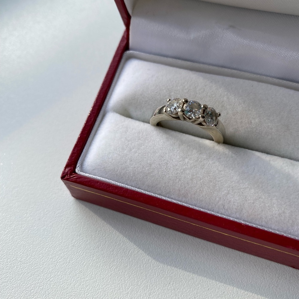 WOMEN’S SOLID WHITE GOLD DIAMOND RING * RETAIL VALUE $6,610.00